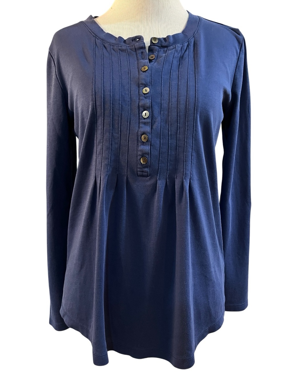 L.L. BEAN PINTUCKED HALF BUTTON ROLL TAB LONG SLEEVE TOP DARK BLUE SIZE XS